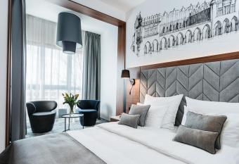 Garden Square Hotel allows 18 year olds to book a room