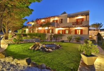 Ventoura Studios & Apartments has Balcony rooms