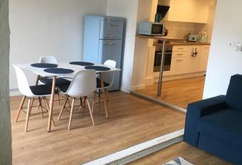 Les Appartements de Home Petite Venise allows 18 year olds to book a room