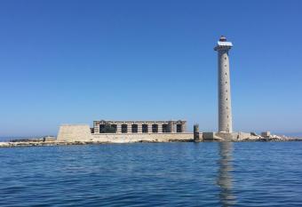 Petit   den has Balcony rooms