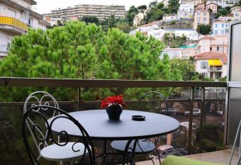 nice colines has Balcony rooms