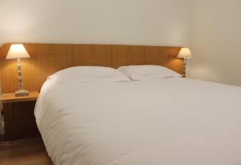 La Bullote - G  tes - Paris Roissy has Balcony rooms
