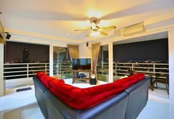View Talay 6, 2 Bedrooms, Pattaya City Centre, Beach Road allows 18 year olds to book a room