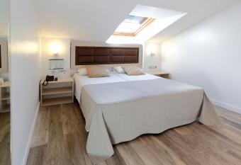 Hotel Santa Rosa, Blue Hoteles allows 18 year olds to book a room