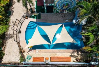 La Posada - Hostel allows 18 year olds to book a room