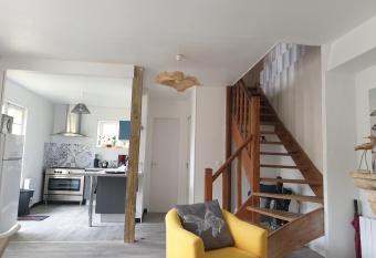 Maison typique royannaise dans un quartier calme allows 18 year olds to book a room