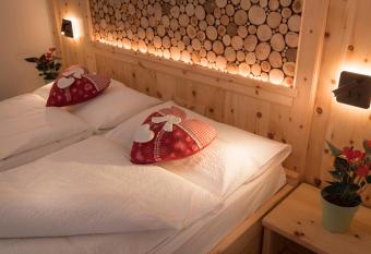 Garni Le Prealpi has Balcony rooms