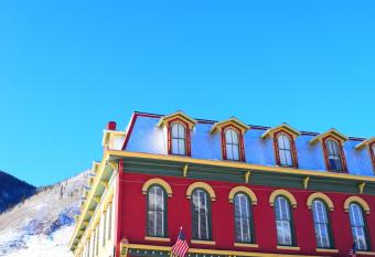 Grand Imperial Hotel allows 18 year olds to book a room