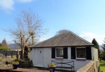 Groom s Cottage allows 18 year olds to book a room