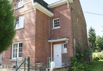 Julienne5 allows 18 year olds to book a room