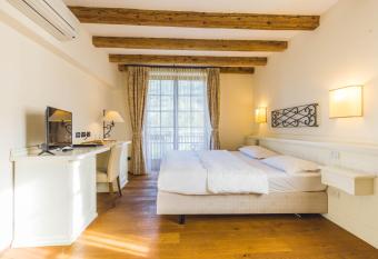 Hotel Relais Vecchio Maso has Balcony rooms