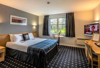 Pinehurst Lodge Hotel - Aberdeen allows 18 year olds to book a room
