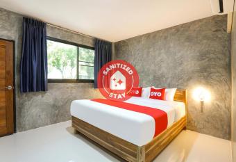 Ban Suan Lung Mike allows 18 year olds to book a room