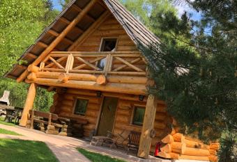 Koro  ec Apartments and Wellness Centre has rooms with a private hot tub