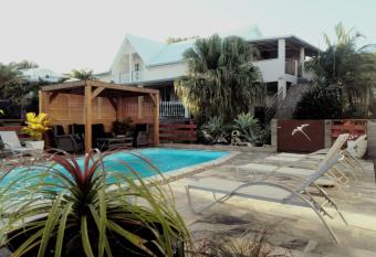 LE COLONIAL, T4    5 mn Aeroport dans villa de standing has Balcony rooms