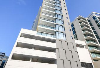 Noor Amwaj Hotel & Apartment allows 18 year olds to book a room