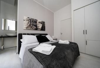 White Rooms has Balcony rooms