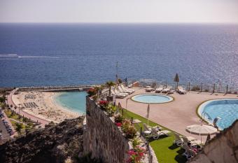 Serenity Amadores has Balcony rooms