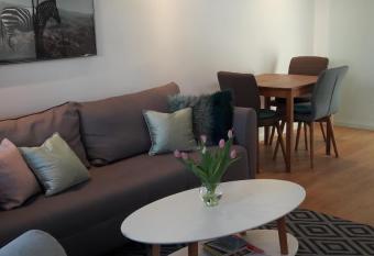 Unterkunft KIKI allows 18 year olds to book a room