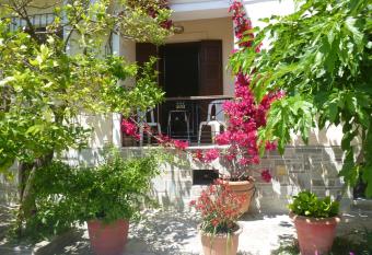 Evgenia s House has Balcony rooms