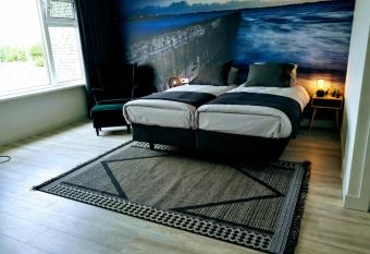 Marina Strand Appartement Lemmer allows 18 year olds to book a room