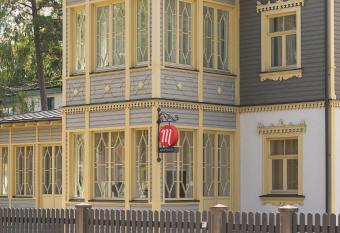 Black Pearl Apartments has Balcony rooms