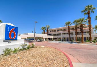 Motel 6 Palm Springs Downtown has Smoking rooms