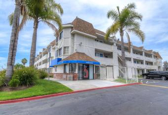 Motel 6 San Diego Chula Vista allows 18 year olds to book a room