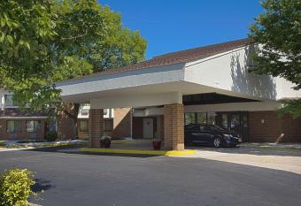 Motel 6 East Brunswick Nj allows 18 year olds to book a room