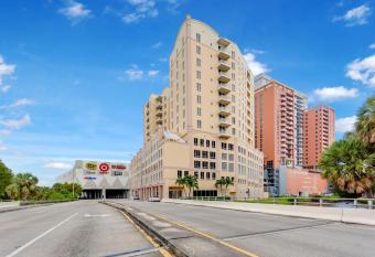 Dadeland Towers by Miami Vacations has Balcony rooms