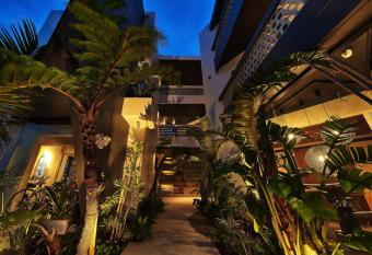 Yomitan Condhotel ND has Balcony rooms