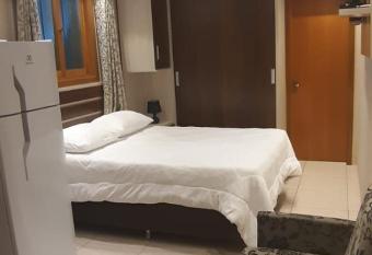 Apartamento Dom Victor 2 allows 18 year olds to book a room