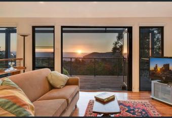 Narrow Neck Views - Peaceful 4 Bedroom Home with Stunning Views! allows 18 year olds to book a room
