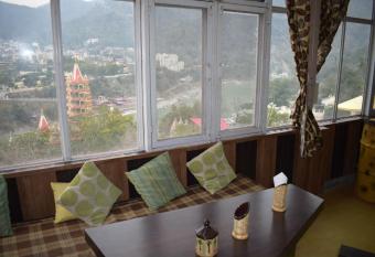 Hotel Hare Rama (Free Yoga) has Balcony rooms