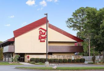 Red Roof Inn Virginia Beach allows 18 year olds to book a room