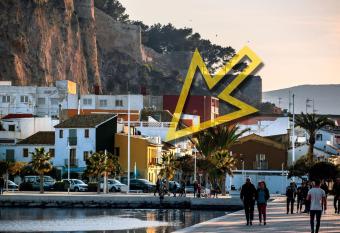 LA SIRENA - Both city and beach of Denia allows 18 year olds to book a room