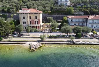 Villa Torre - Atmosfera Romantica has Balcony rooms
