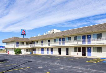 Motel 6 Laramie has Smoking rooms