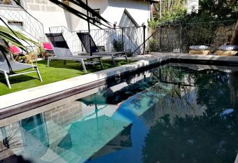 La Maison Grivolas Appartements et Maison d h  tes allows 18 year olds to book a room