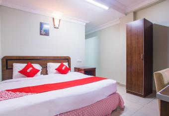 Super OYO 89363 Casavilla Hotel allows 18 year olds to book a room