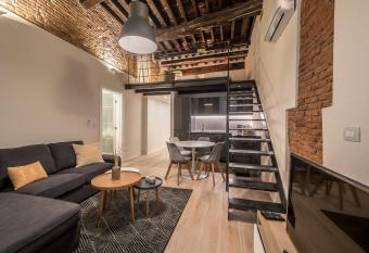 My Luxury Suites - Standard allows 18 year olds to book a room