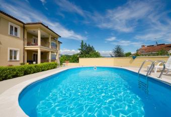 Apartments Sime has Balcony rooms