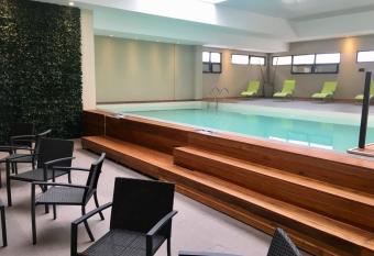 Michelle- Departamentos allows 18 year olds to book a room