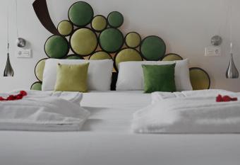 Pensi  n Basque Boutique has Balcony rooms