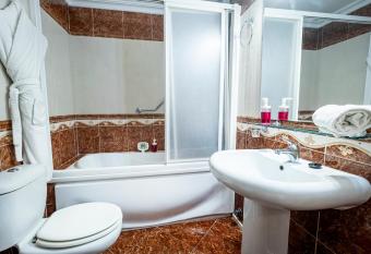 Hotel Gines allows 18 year olds to book a room