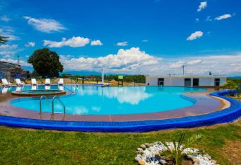 Apartamento con parqueadero, piscinas y wifi a 5 min del parque del caf   has Balcony rooms