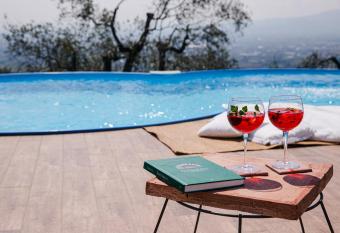 Villa Desiderio TUSCANY has Balcony rooms