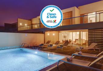 Salgados Beach Villas allows 18 year olds to book a room