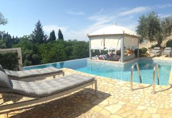 Opera House Paxos allows 18 year olds to book a room