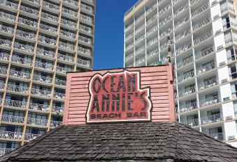 Ocean Annie's Resorts has Balcony rooms